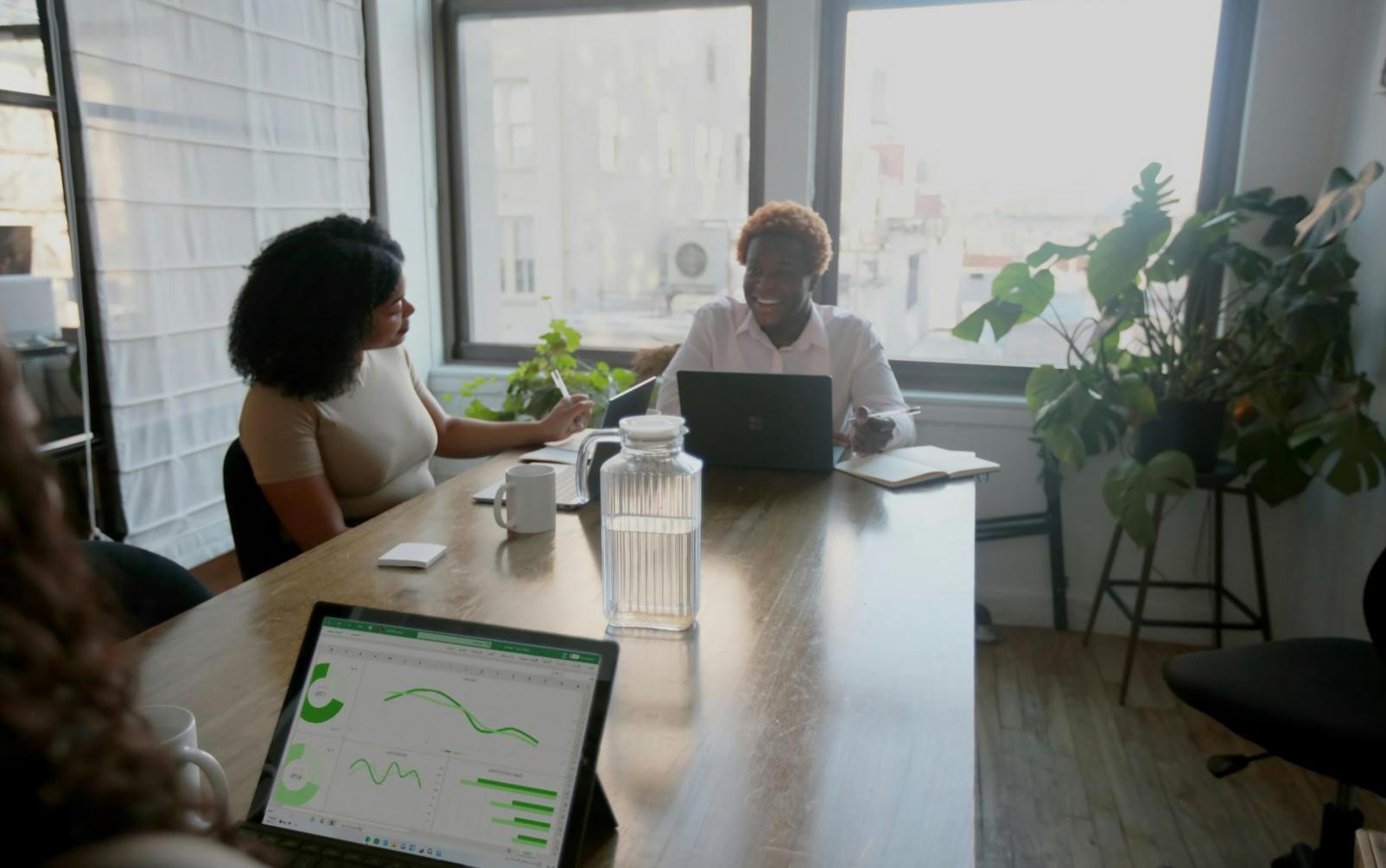 Gemeinsame Arbeit an Finanzlösungen